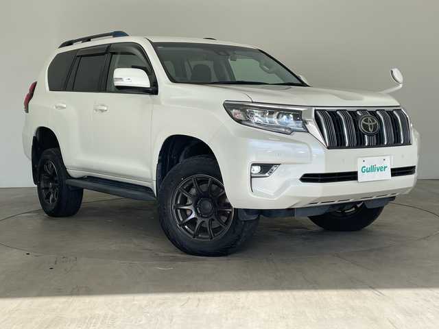 トヨタ ランドクルーザー プラド TX 兵庫県 2018(平30)年 6.4万km ホワイトパールクリスタルシャイン ・社外ナビ/CD/DVD/SD/TV/Bluetooth/・バックカメラ/・ビルトインETC/・ドライブレコーダー/・Toyota　Safety　Sense/・プリクラッシュセーフティ/・レーンディパーチャーアラート/・オートマチックハイビーム/・レーダークルーズコントロール/・VSC/・アクティブトラクションコントロール/・ダウンヒルアシストコントロール/・ヒルスタートアシストコントロール/・ハイドロブレーキブースター/・電動センターデフロック/・ＬＥＤヘッドライト/・フォグランプ/・オートライト/・RAYS製gram LIGHTSアルミホイール/・JAOS BATTLEZ リフトアップ/・スマートキー
