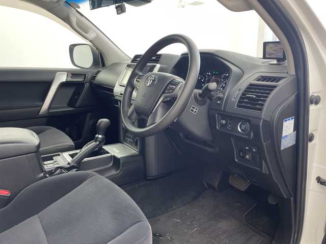 トヨタ ランドクルーザー プラド TX 兵庫県 2018(平30)年 6.4万km ホワイトパールクリスタルシャイン ・社外ナビ/CD/DVD/SD/TV/Bluetooth/・バックカメラ/・ビルトインETC/・ドライブレコーダー/・Toyota　Safety　Sense/・プリクラッシュセーフティ/・レーンディパーチャーアラート/・オートマチックハイビーム/・レーダークルーズコントロール/・VSC/・アクティブトラクションコントロール/・ダウンヒルアシストコントロール/・ヒルスタートアシストコントロール/・ハイドロブレーキブースター/・電動センターデフロック/・ＬＥＤヘッドライト/・フォグランプ/・オートライト/・RAYS製gram LIGHTSアルミホイール/・JAOS BATTLEZ リフトアップ/・スマートキー