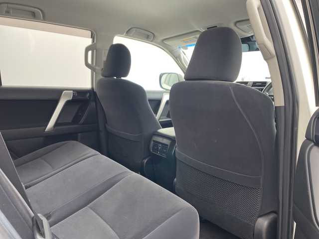 トヨタ ランドクルーザー プラド TX 兵庫県 2018(平30)年 6.4万km ホワイトパールクリスタルシャイン ・社外ナビ/CD/DVD/SD/TV/Bluetooth/・バックカメラ/・ビルトインETC/・ドライブレコーダー/・Toyota　Safety　Sense/・プリクラッシュセーフティ/・レーンディパーチャーアラート/・オートマチックハイビーム/・レーダークルーズコントロール/・VSC/・アクティブトラクションコントロール/・ダウンヒルアシストコントロール/・ヒルスタートアシストコントロール/・ハイドロブレーキブースター/・電動センターデフロック/・ＬＥＤヘッドライト/・フォグランプ/・オートライト/・RAYS製gram LIGHTSアルミホイール/・JAOS BATTLEZ リフトアップ/・スマートキー