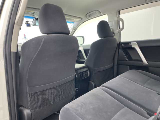 トヨタ ランドクルーザー プラド TX 兵庫県 2018(平30)年 6.4万km ホワイトパールクリスタルシャイン ・社外ナビ/CD/DVD/SD/TV/Bluetooth/・バックカメラ/・ビルトインETC/・ドライブレコーダー/・Toyota　Safety　Sense/・プリクラッシュセーフティ/・レーンディパーチャーアラート/・オートマチックハイビーム/・レーダークルーズコントロール/・VSC/・アクティブトラクションコントロール/・ダウンヒルアシストコントロール/・ヒルスタートアシストコントロール/・ハイドロブレーキブースター/・電動センターデフロック/・ＬＥＤヘッドライト/・フォグランプ/・オートライト/・RAYS製gram LIGHTSアルミホイール/・JAOS BATTLEZ リフトアップ/・スマートキー