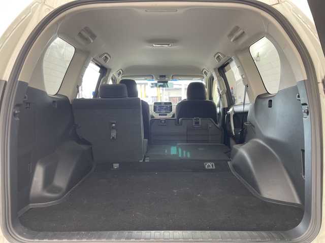 トヨタ ランドクルーザー プラド TX 兵庫県 2018(平30)年 6.4万km ホワイトパールクリスタルシャイン ・社外ナビ/CD/DVD/SD/TV/Bluetooth/・バックカメラ/・ビルトインETC/・ドライブレコーダー/・Toyota　Safety　Sense/・プリクラッシュセーフティ/・レーンディパーチャーアラート/・オートマチックハイビーム/・レーダークルーズコントロール/・VSC/・アクティブトラクションコントロール/・ダウンヒルアシストコントロール/・ヒルスタートアシストコントロール/・ハイドロブレーキブースター/・電動センターデフロック/・ＬＥＤヘッドライト/・フォグランプ/・オートライト/・RAYS製gram LIGHTSアルミホイール/・JAOS BATTLEZ リフトアップ/・スマートキー