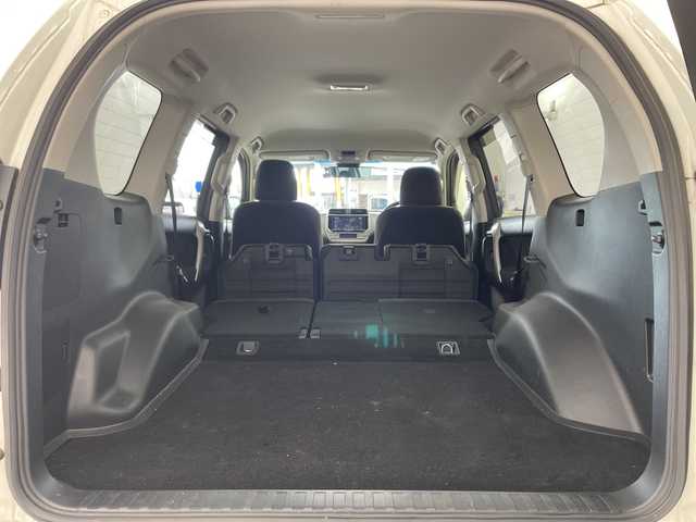 トヨタ ランドクルーザー プラド TX 兵庫県 2018(平30)年 6.4万km ホワイトパールクリスタルシャイン ・社外ナビ/CD/DVD/SD/TV/Bluetooth/・バックカメラ/・ビルトインETC/・ドライブレコーダー/・Toyota　Safety　Sense/・プリクラッシュセーフティ/・レーンディパーチャーアラート/・オートマチックハイビーム/・レーダークルーズコントロール/・VSC/・アクティブトラクションコントロール/・ダウンヒルアシストコントロール/・ヒルスタートアシストコントロール/・ハイドロブレーキブースター/・電動センターデフロック/・ＬＥＤヘッドライト/・フォグランプ/・オートライト/・RAYS製gram LIGHTSアルミホイール/・JAOS BATTLEZ リフトアップ/・スマートキー