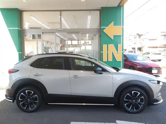 マツダ ＣＸ－３０ 20S プロアクティブツーリングセレ 静岡県 2023(令5)年 0.7万km プラチナクォーツメタリック ワンオーナー/新車保証書/純正アンダーガーニッシュ/・フロント/・サイド/・リアアンダー/純正オプションアルミホイール/・オリジナル切削2トーン/・18×7.0J 鋳造製/純正オプションリアトランクラッゲージマット/走行：6114 KM/スマートブレーキサポート/レーンキープアシストシステム/車間制御/速度標識警報/ドライバーモニタリング/前側方接近車両検知/後側方接近車両検知/車線逸脱警報システム/追従クルーズコントロール/ブラインドスポットモニタリング/ディスタンス・スピードアラート/純正本革シート/前席シートヒーター/運転席パワーシート/ステアリングヒーター/純正ナビゲーション/・Bluetooth接続/・DVD/・地デジ/・USB×2/・HDMI/バックカメラ/全方位モニター/ヘッドアップディスプレイ/前後ドライブレコーダー/ETC/パワーバックドア/オートライト/オートハイビーム/スマートキー×2/新車保証書/取扱説明書