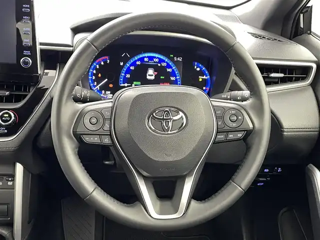 トヨタ カローラ クロス ハイブリッド Z 熊本県 2022(令4)年 1.4万km アティチュードブラックマイカ 禁煙車/9インチディスプレイオーディオ（ApplCarPlay・AndroidAuto・BT・フルセグ・USB）/バックカメラ/社外前後ドライブレコーダー/トヨタセーフティセンス/・プリクラッシュセーフティ/・レーンキープアシスト/・オートハイビーム/・アダプティブクルーズコントロール/・ブラインドスポットモニター/パワーバックドア/前後クリアランスソナー/電動パーキングブレーキ/オートブレーキホールド/ステアリングスイッチ/ハーフレザーシート/前席シートヒーター/オートライト/LEDヘッドライト/フォグライト/スマートキー/プッシュスタート/保証書