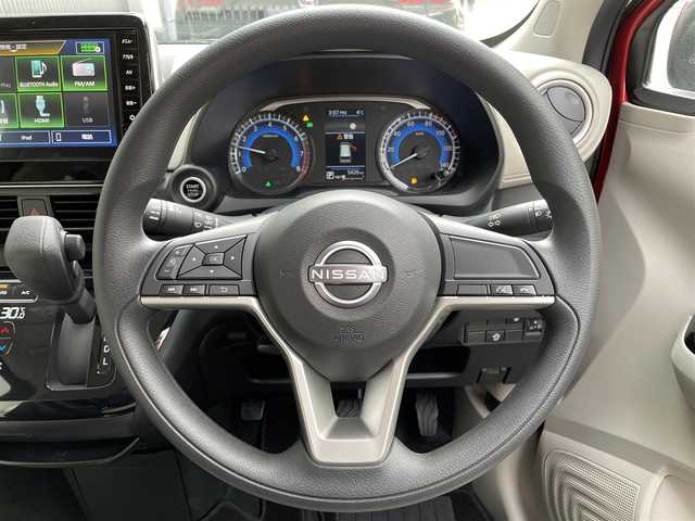 日産 デイズ X 滋賀県 2024(令6)年 0.6万km スパークリングレッドM 禁煙車/純正9型ディスプレイオーディオ/（Apple Car Play/Android Auto/Bluetooth）/アラウンドビューモニター/エマージェンシーブレーキ/車線逸脱警報/LEDヘッドライト/オートライト/オートハイビーム/アイドリングストップ/前後ソナー/プッシュスタート/スマートキー×２