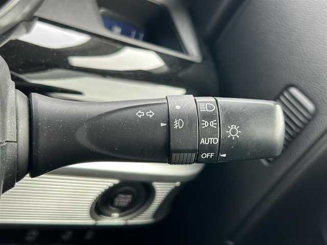 スズキ スペーシア カスタム HYBRID XS 道央・札幌 2018(平30)年 7.3万km ピュアホワイトP ・４WD/・衝突軽減ブレーキ/・両側パワースライドドア/・純正SDナビ/　CD＆DVD＆BT＆TV/・ヘッドアップディスプレイ/・社外エンジンスターター/・LEDヘッドライト/・ステアリングスイッチ/・ドアバイザー/・シートヒーター/・社外ドライブレコーダー/・プッシュスタート/・スマートキー/・オートライト/・オートエアコン/・コーナーセンサー/・レーンキープアシスト