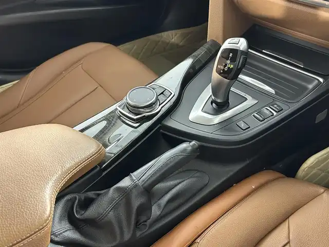 ＢＭＷ アクティブハイブリッド 3 ラグジュアリー 佐賀県 2015(平27)年 5.8万km 黒 純正ナビ/バックカメラ/衝突軽減システム/運転席助手席シートヒーター/運転席助手席パワーシート/オートライト/オートワイパー/レーダークルーズコントロール/レーンアシスト/前方ドラレコ/ビルトインETC/LEDヘッドライト/ウェルカムライト/純正フロアマット/純正18インチアルミホイール/クリアランスソナー
