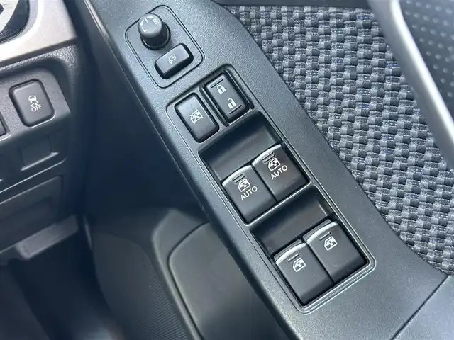 スバル フォレスター 2．0i－L 奈良県 2016(平28)年 10.1万km クリスタルホワイトP 社外ナビ(AVIC-RZ99)/(AM/FM/CD/DVD/BT/フルセグTV)/クルーズコントロール/パワーシート/シートヒーター/革巻きステアリング/ステアリングスイッチ/パドルシフト/横滑り防止装置/アイドリングストップ/純正フロアマット/ドアバイザー