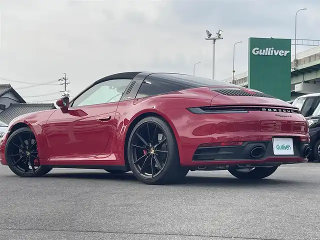 ポルシェ ポルシェ ９１１ タルガ4S 愛知県 2023(令5)年 0.4万km 赤 ワンオーナー/純正ナビ/全方位カメラ/前方純正20インチ/後方純正21インチAW/スポーツクロノパッケージ/クルーズコントロール/BSM/パークアシスト/黒革シート/前席パワーシート（D席メモリー付き）/前席シートヒーター/エアシート/プロテクションフィルム/取説、保証書