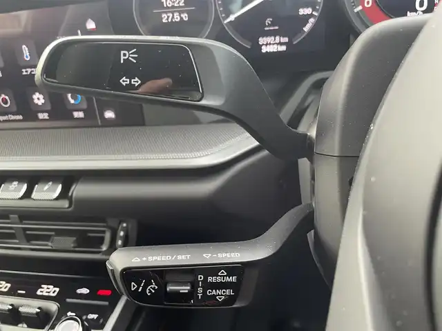 ポルシェ ポルシェ ９１１ タルガ4S 愛知県 2023(令5)年 0.4万km 赤 ワンオーナー/純正ナビ/全方位カメラ/前方純正20インチ/後方純正21インチAW/スポーツクロノパッケージ/クルーズコントロール/BSM/パークアシスト/黒革シート/前席パワーシート（D席メモリー付き）/前席シートヒーター/エアシート/プロテクションフィルム/取説、保証書