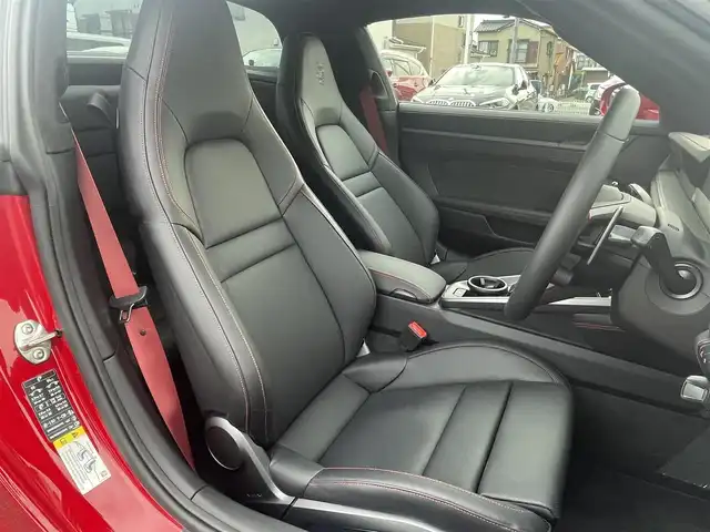 ポルシェ ポルシェ ９１１ タルガ4S 愛知県 2023(令5)年 0.4万km 赤 ワンオーナー/純正ナビ/全方位カメラ/前方純正20インチ/後方純正21インチAW/スポーツクロノパッケージ/クルーズコントロール/BSM/パークアシスト/黒革シート/前席パワーシート（D席メモリー付き）/前席シートヒーター/エアシート/プロテクションフィルム/取説、保証書