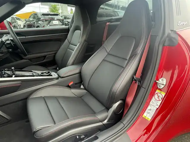 ポルシェ ポルシェ ９１１ タルガ4S 愛知県 2023(令5)年 0.4万km 赤 ワンオーナー/純正ナビ/全方位カメラ/前方純正20インチ/後方純正21インチAW/スポーツクロノパッケージ/クルーズコントロール/BSM/パークアシスト/黒革シート/前席パワーシート（D席メモリー付き）/前席シートヒーター/エアシート/プロテクションフィルム/取説、保証書
