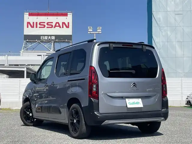 シトロエン ベルランゴ サーフED バイ･リップカール 兵庫県 2021(令3)年 3.8万km グレー 外部検査実施済み//特別仕様車（ベース：シャイン）//外装カラー　グリ アルタンス//グリップコントロール（ヒルディセントコントロール）/・R4-6年正規ディーラー記録簿有/・マルチパノラミックルーフ/・タッチスクリーン専用カーナビゲーションユニット/（carrozzeria製）/・地デジチューナー/・TVキャンセラー/・2列目ヘッドレストモニター（2個）/・純正タッチスクリーン/・BT/USB/Android Auto/・ステアリングリモコン/・バックカメラ（トリップリアビジョン付）/・サイドカメラ/・アンビエンスライト/・ストップ&スタート/・ドライブレコーダー前後/・ETC/・オートLEDヘッドランプ/・ルーフレール/・純正スタッドレスタイヤあり/205/60R16純正AW//アクティブセーフティブレーキ//レーンキープアシスト//トラフィックサインインフォメーション//インテリジェントハイビーム//ドライバーアテンションアラート//アクティブクルーズコントロール//ブラインドスポットモニター//コーナーセンサー