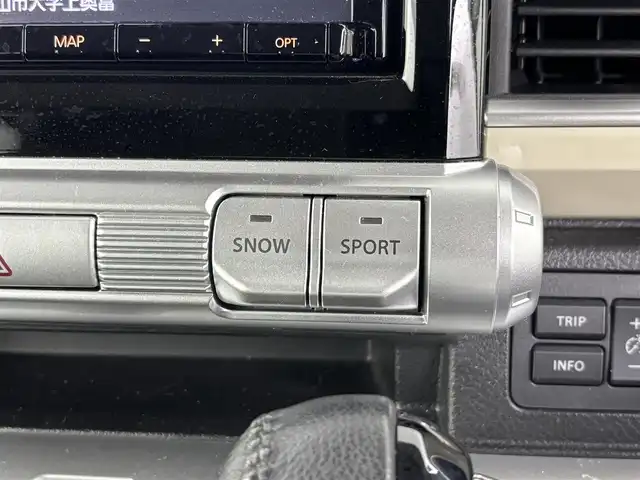 スズキ クロスビー HYBRID MZ 埼玉県 2018(平30)年 6.5万km ピュアホワイトP 純正9インチナビ/全方位カメラ/4WD/Bluetooth/フルセグTV/クルーズコントロール/パドルシフト/ダウンヒルアシスト/純正16インチアルミホイール/純正フロアマット/パワーウィンドウ/パワーステアリング/ビルトインETC