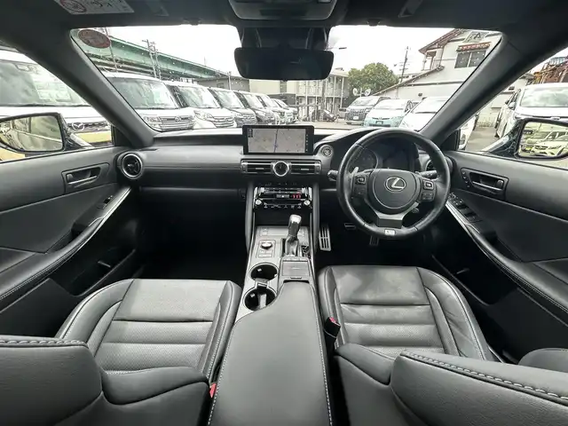 レクサス ＩＳ 350 Fスポーツ 愛知県 2022(令4)年 2.5万km ソニッククロム /禁煙車//メーカーナビ/フルセグTV//Bluetooth/CD・DVD//USB・AUX//ビルトインETC2.0//バックカメラ//レクサスセーフティシステム＋//プリクラッシュセーフティ//レーントレーシングアシスト//ブラインドスポットモニター//アダプティブハイビームシステム//リアクロストラフィックアラート//パーキングサポートブレーキ//レーダークルーズコントロール//クリアランスソナー//黒革シート//前席パワーシート//前席シートヒーター//前席シートベンチレーション//汎用19インチアルミ/　(モードブラック用)//ステアリングヒーター//パドルシフト//トランクスポイラー//オレンジキャリパー//純正フロアマット//3眼LEDオートライト//電動格納ミラーウインカー//スマートキー×2//カードキー×1//取扱説明書/新車保証書