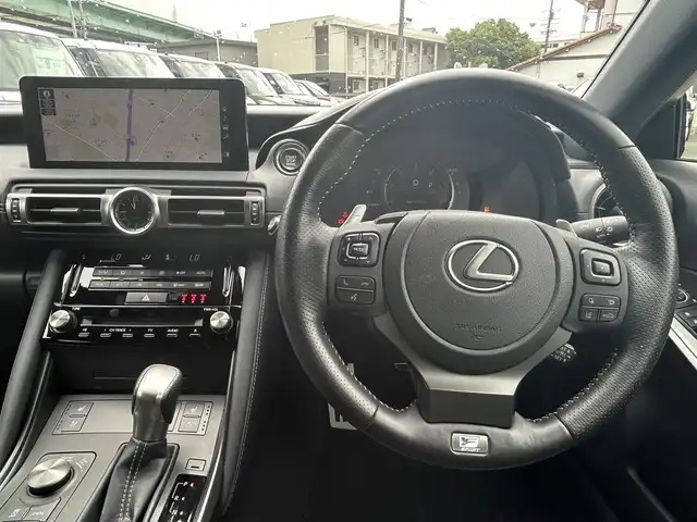 レクサス ＩＳ 350 Fスポーツ 愛知県 2022(令4)年 2.5万km ソニッククロム /禁煙車//メーカーナビ/フルセグTV//Bluetooth/CD・DVD//USB・AUX//ビルトインETC2.0//バックカメラ//レクサスセーフティシステム＋//プリクラッシュセーフティ//レーントレーシングアシスト//ブラインドスポットモニター//アダプティブハイビームシステム//リアクロストラフィックアラート//パーキングサポートブレーキ//レーダークルーズコントロール//クリアランスソナー//黒革シート//前席パワーシート//前席シートヒーター//前席シートベンチレーション//汎用19インチアルミ/　(モードブラック用)//ステアリングヒーター//パドルシフト//トランクスポイラー//オレンジキャリパー//純正フロアマット//3眼LEDオートライト//電動格納ミラーウインカー//スマートキー×2//カードキー×1//取扱説明書/新車保証書
