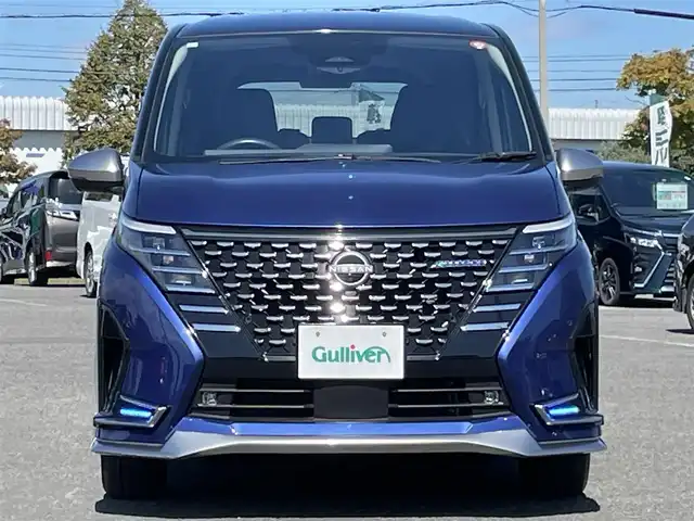 日産 セレナ オーテック 道央・札幌 2023(令5)年 1.2万km 青 ４WD/ワンオーナー/純正メーカーナビ/AM/FM/BT/フルセグ/純正フリップダウンモニター/エマージェンシーブレーキ/横滑り防止装置/レーダークルーズコントロール/レーンキープアシスト/ハンドル支援/クリアランスソナー/アラウンドビューモニター/ビルトインETC/アイドリングストップ/デジタルインナーミラー/両側パワースライドドア/前席/2列目シートヒーター/レザーシート/革巻きステアリング/ステアリングリモコン/パドルシフト/ハンドルヒーター/置くだけ充電/電動パーキング/オートブレーキホールド/プッシュスタート/スマートキー/LEDヘッドライト/オートライト/オートハイビーム/フォグランプ/電動格納ミラー/ウィンカーミラー/純正フロアマット/スペアキー