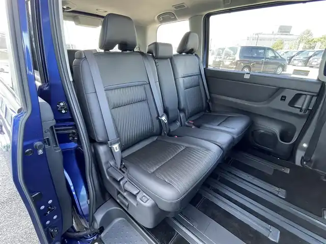 日産 セレナ オーテック 道央・札幌 2023(令5)年 1.2万km 青 ４WD/ワンオーナー/純正メーカーナビ/AM/FM/BT/フルセグ/純正フリップダウンモニター/エマージェンシーブレーキ/横滑り防止装置/レーダークルーズコントロール/レーンキープアシスト/ハンドル支援/クリアランスソナー/アラウンドビューモニター/ビルトインETC/アイドリングストップ/デジタルインナーミラー/両側パワースライドドア/前席/2列目シートヒーター/レザーシート/革巻きステアリング/ステアリングリモコン/パドルシフト/ハンドルヒーター/置くだけ充電/電動パーキング/オートブレーキホールド/プッシュスタート/スマートキー/LEDヘッドライト/オートライト/オートハイビーム/フォグランプ/電動格納ミラー/ウィンカーミラー/純正フロアマット/スペアキー