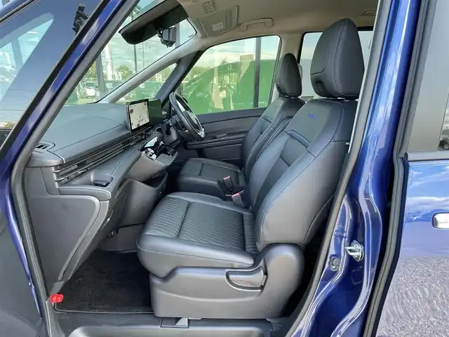 日産 セレナ オーテック 道央・札幌 2023(令5)年 1.2万km 青 ４WD/ワンオーナー/純正メーカーナビ/AM/FM/BT/フルセグ/純正フリップダウンモニター/エマージェンシーブレーキ/横滑り防止装置/レーダークルーズコントロール/レーンキープアシスト/ハンドル支援/クリアランスソナー/アラウンドビューモニター/ビルトインETC/アイドリングストップ/デジタルインナーミラー/両側パワースライドドア/前席/2列目シートヒーター/レザーシート/革巻きステアリング/ステアリングリモコン/パドルシフト/ハンドルヒーター/置くだけ充電/電動パーキング/オートブレーキホールド/プッシュスタート/スマートキー/LEDヘッドライト/オートライト/オートハイビーム/フォグランプ/電動格納ミラー/ウィンカーミラー/純正フロアマット/スペアキー
