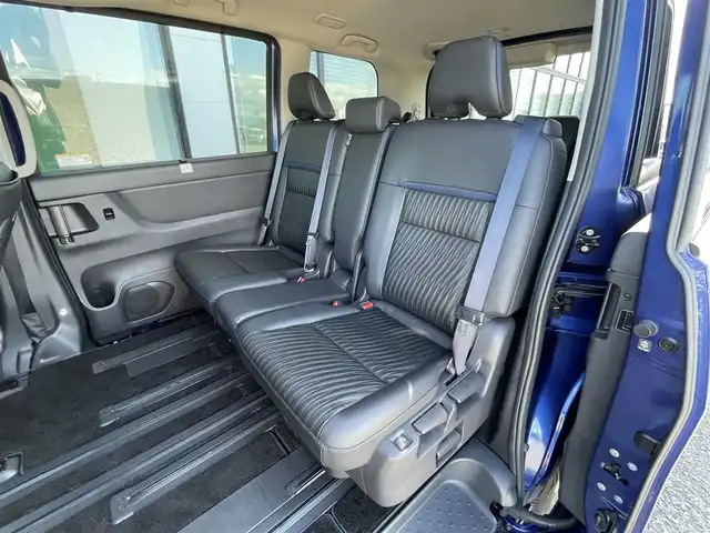 日産 セレナ オーテック 道央・札幌 2023(令5)年 1.2万km 青 ４WD/ワンオーナー/純正メーカーナビ/AM/FM/BT/フルセグ/純正フリップダウンモニター/エマージェンシーブレーキ/横滑り防止装置/レーダークルーズコントロール/レーンキープアシスト/ハンドル支援/クリアランスソナー/アラウンドビューモニター/ビルトインETC/アイドリングストップ/デジタルインナーミラー/両側パワースライドドア/前席/2列目シートヒーター/レザーシート/革巻きステアリング/ステアリングリモコン/パドルシフト/ハンドルヒーター/置くだけ充電/電動パーキング/オートブレーキホールド/プッシュスタート/スマートキー/LEDヘッドライト/オートライト/オートハイビーム/フォグランプ/電動格納ミラー/ウィンカーミラー/純正フロアマット/スペアキー