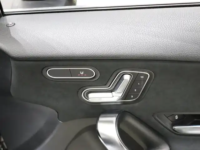 メルセデス・ベンツ Ａ１８０ スタイル AMGライン 静岡県 2018(平30)年 2.9万km マウンテングレー １オーナー /純正ナビ/フルセグTV/レーダーセーフティパッケージ/ACC/LKA/BSM/LEDヘッドライト/ドライブレコーダー/前席シートヒーター/パドルシフト/18インチ純正AW