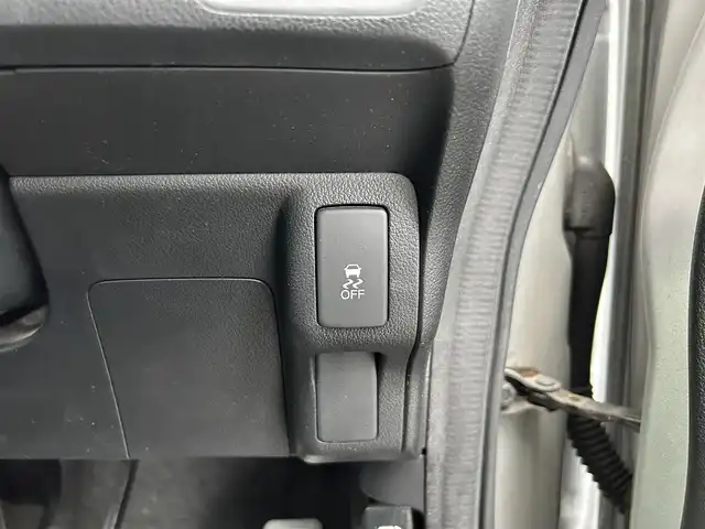 ホンダ Ｎ ＢＯＸ カスタム G 静岡県 2013(平25)年 9.3万km アラバスターシルバーメタリック 社外ナビ/（フルセグTV/Bluetooth/DVD）/バックカメラ/横滑り防止装置/ETC/前方ドライブレコーダー/両側スライドドア/オートライト/プッシュスタート/スマートキー/純正フロアマット/保証書/取扱説明書