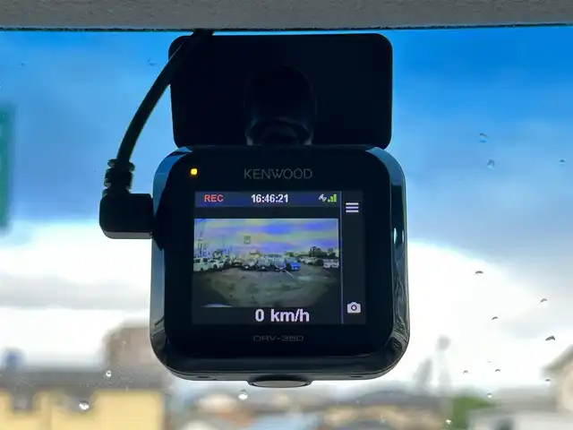 ホンダ Ｎ ＢＯＸ カスタム G 静岡県 2013(平25)年 9.3万km アラバスターシルバーメタリック 社外ナビ/（フルセグTV/Bluetooth/DVD）/バックカメラ/横滑り防止装置/ETC/前方ドライブレコーダー/両側スライドドア/オートライト/プッシュスタート/スマートキー/純正フロアマット/保証書/取扱説明書