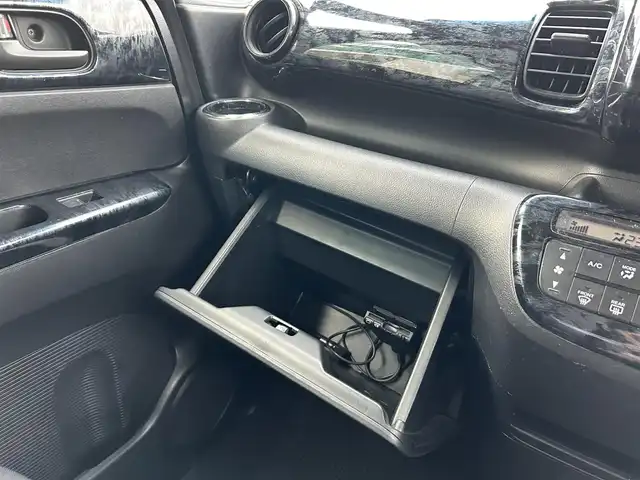 ホンダ Ｎ ＢＯＸ カスタム G 静岡県 2013(平25)年 9.3万km アラバスターシルバーメタリック 社外ナビ/（フルセグTV/Bluetooth/DVD）/バックカメラ/横滑り防止装置/ETC/前方ドライブレコーダー/両側スライドドア/オートライト/プッシュスタート/スマートキー/純正フロアマット/保証書/取扱説明書