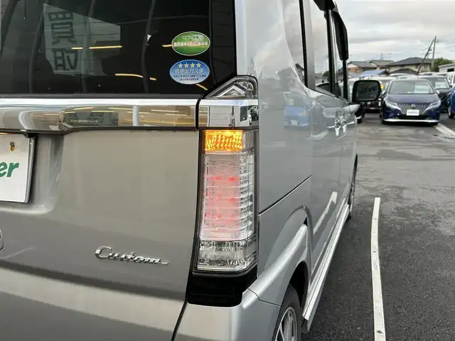 ホンダ Ｎ ＢＯＸ カスタム G 静岡県 2013(平25)年 9.3万km アラバスターシルバーメタリック 社外ナビ/（フルセグTV/Bluetooth/DVD）/バックカメラ/横滑り防止装置/ETC/前方ドライブレコーダー/両側スライドドア/オートライト/プッシュスタート/スマートキー/純正フロアマット/保証書/取扱説明書