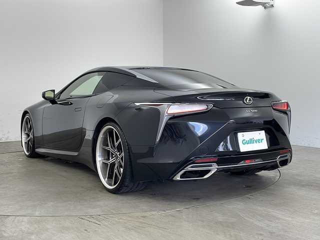 レクサス ＬＣ 500 Lパッケージ 兵庫県 2018(平30)年 6.7万km グラファイトブラックガラスフレーク ・純正10.3インチSDナビ（フルセグ・BT・DVD・Miracast）/・ガラスパノラマルーフ/・マークレビンソンプレミアムサウンドシステム/・レクサスセーフティシステム＋/・レーンキープアシスト/・レーダークルーズコントロール/・ふらつき検知/・プリクラッシュセーフティシステム/・ブラインドスポットモニター/・クリアランスソナー/・ヘッドアップディスプレイ/・リヤクロストラフィックアラート/・横滑り防止装置/・オートマチックハイビーム/・LEDオートライト/・フォグランプ/・ダークローズレザーシート/・前席パワーシート/・シートヒーター/・シートベンチレーション/・運転席メモリシート/・ステアリングヒーター/・純正ドライブレコーダー/・バックカメラ/・ビルトインETC2.0/・電子パーキングブレーキ/・オートホールド/・WALD22インチアルミホイール/・パドルシフト/・純正フロアマット/・オートワイパー/・防眩ミラー/・タイヤ空気圧警報システム/・REVインジゲーター/・革巻きステアリング/・スポーツ＋モード/・ウインカーミラー/・カーテンエアバック/・W＋サイドエアバック/・左右独立エアコン