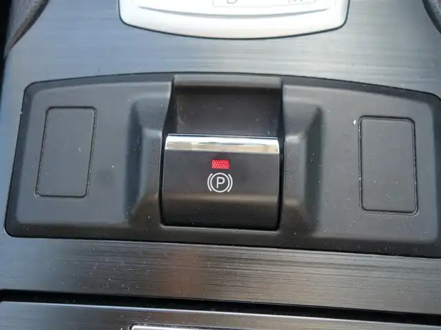 スバル レガシィ ツーリングワゴン 2．5i Bスポーツ アイサイトG 静岡県 2013(平25)年 6.7万km アイスシルバーメタリック ワンオーナー/禁煙車/HIDヘッドランプ/オートライト/strada SDナビ/　BT/CD/DVD/フルセグTV/SD/バックカメラ/社外ETC/アイサイト/　・プリクラッシュブレーキ/　・車線逸脱警報/　・クルーズコントロール(全車速追従)/　・ステレオカメラ/　・ふらつき警報/パドルシフト/純正フロアマット/ドアバイザー/キーレスアクセス/プッシュスタート/イモビライザー