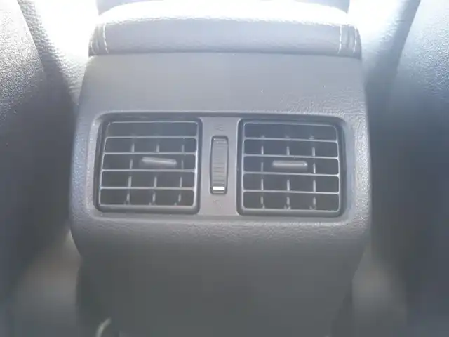 スバル レガシィ ツーリングワゴン 2．5i Bスポーツ アイサイトG 静岡県 2013(平25)年 6.7万km アイスシルバーメタリック ワンオーナー/禁煙車/HIDヘッドランプ/オートライト/strada SDナビ/　BT/CD/DVD/フルセグTV/SD/バックカメラ/社外ETC/アイサイト/　・プリクラッシュブレーキ/　・車線逸脱警報/　・クルーズコントロール(全車速追従)/　・ステレオカメラ/　・ふらつき警報/パドルシフト/純正フロアマット/ドアバイザー/キーレスアクセス/プッシュスタート/イモビライザー