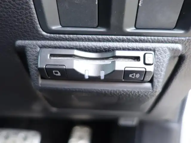 スバル レガシィ ツーリングワゴン 2．5i Bスポーツ アイサイトG 静岡県 2013(平25)年 6.7万km アイスシルバーメタリック ワンオーナー/禁煙車/HIDヘッドランプ/オートライト/strada SDナビ/　BT/CD/DVD/フルセグTV/SD/バックカメラ/社外ETC/アイサイト/　・プリクラッシュブレーキ/　・車線逸脱警報/　・クルーズコントロール(全車速追従)/　・ステレオカメラ/　・ふらつき警報/パドルシフト/純正フロアマット/ドアバイザー/キーレスアクセス/プッシュスタート/イモビライザー