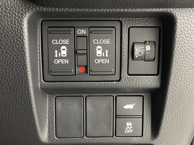 ホンダ ステップワゴン eHEV エアー EX 鹿児島県 2025(令7)年 0.1千km プラチナホワイトパール 登録済未使用車/純正11.4型ナビ/（CD/DVD/BT/フルセグTV）/ホンダセンシング/レーダークルーズコントロール/パワーバックドア/ブラインドスポットモニター/両側パワースライドドア/電動パーキングブレーキ/オートホールド機能/パドルシフト/シートヒーター/後席サンシェード/スマートキー/プッシュスタート