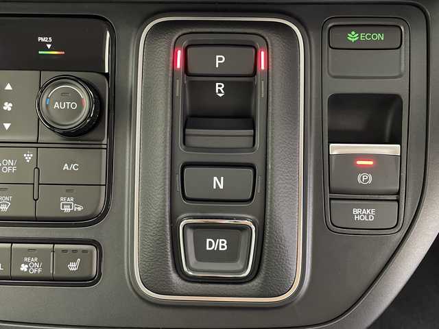 ホンダ ステップワゴン eHEV エアー EX 鹿児島県 2025(令7)年 0.1千km プラチナホワイトパール 登録済未使用車/純正11.4型ナビ/（CD/DVD/BT/フルセグTV）/ホンダセンシング/レーダークルーズコントロール/パワーバックドア/ブラインドスポットモニター/両側パワースライドドア/電動パーキングブレーキ/オートホールド機能/パドルシフト/シートヒーター/後席サンシェード/スマートキー/プッシュスタート