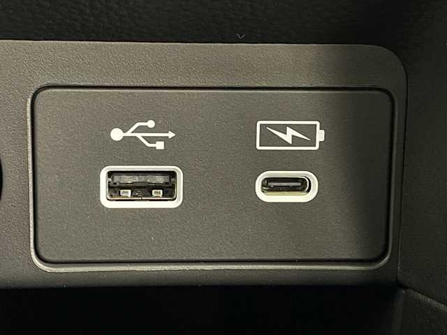 ホンダ ステップワゴン eHEV エアー EX 鹿児島県 2025(令7)年 0.1千km プラチナホワイトパール 登録済未使用車/純正11.4型ナビ/（CD/DVD/BT/フルセグTV）/ホンダセンシング/レーダークルーズコントロール/パワーバックドア/ブラインドスポットモニター/両側パワースライドドア/電動パーキングブレーキ/オートホールド機能/パドルシフト/シートヒーター/後席サンシェード/スマートキー/プッシュスタート