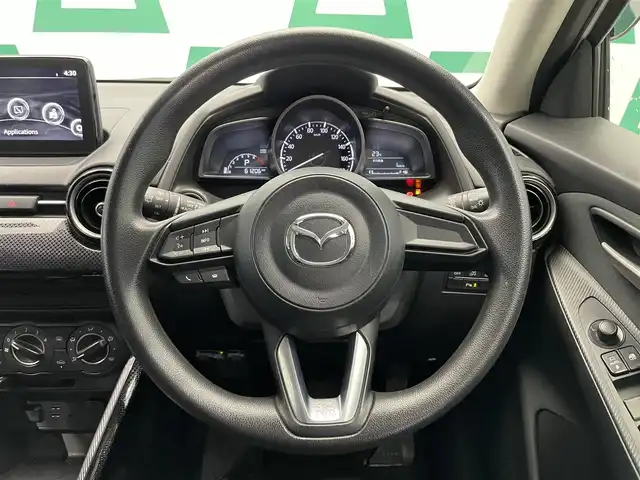 マツダ デミオ 15S 鹿児島県 2019(令1)年 6.2万km アークティックホワイト ワンオーナー　/禁煙車　/純正ナビ　/スマートシティブレーキサポート　/バックカメラ　/後方コーナーセンサー　/横滑り防止　/オートライト　/オートマチックハイビーム　/フロアマット　/ドアバイザー　/ＥＴＣ　/電格ミラー