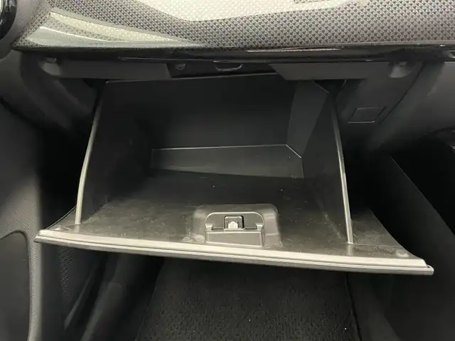 マツダ デミオ 15S 鹿児島県 2019(令1)年 6.2万km アークティックホワイト ワンオーナー　/禁煙車　/純正ナビ　/スマートシティブレーキサポート　/バックカメラ　/後方コーナーセンサー　/横滑り防止　/オートライト　/オートマチックハイビーム　/フロアマット　/ドアバイザー　/ＥＴＣ　/電格ミラー