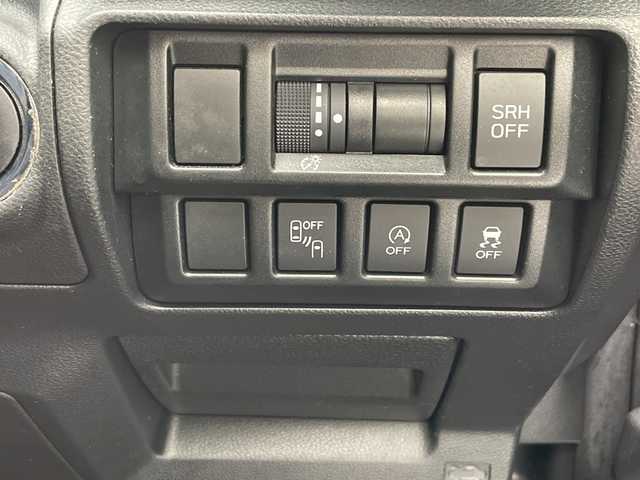 スバル インプレッサ スポーツ 1．6i－LアイサイトSスタイル 沖縄県 2019(令1)年 7.5万km アイスシルバーメタリック 純正ナビ　【CN-LR840D】/　(フルセグTV　Bluetooth　CD/DVD　SD)/バックカメラ　/USB/サイドカメラ　/ＬＥＤヘッドライト　/ドライブレコーダー　/レーダークルーズコントロール　/プッシュスタート　/スマートキー　/純正フロアマット　/ＥＴＣ