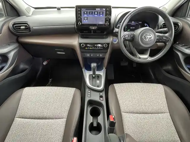 トヨタ ヤリスクロス ハイブリッド Z 福井県 2020(令2)年 2.1万km ホワイトパールクリスタルシャイン 純正ディスプレイオーディオ/（USB接続/Bluetooth/フルセグTV）/全方位カメラ/クルーズコントロール/衝突軽減ブレーキ/ビルトインETC2.0/パワーシート/シートヒーター/LEDオートライト/コーナーセンサー/パワーステアリング/エアバック（W＋サイド）/スペアキー/純正フロアマット/純正アルミホイール/プッシュスタート/スマートキー