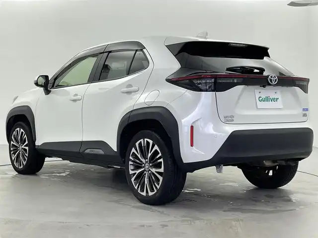 トヨタ ヤリスクロス ハイブリッド Z 福井県 2020(令2)年 2.1万km ホワイトパールクリスタルシャイン 純正ディスプレイオーディオ/（USB接続/Bluetooth/フルセグTV）/全方位カメラ/クルーズコントロール/衝突軽減ブレーキ/ビルトインETC2.0/パワーシート/シートヒーター/LEDオートライト/コーナーセンサー/パワーステアリング/エアバック（W＋サイド）/スペアキー/純正フロアマット/純正アルミホイール/プッシュスタート/スマートキー