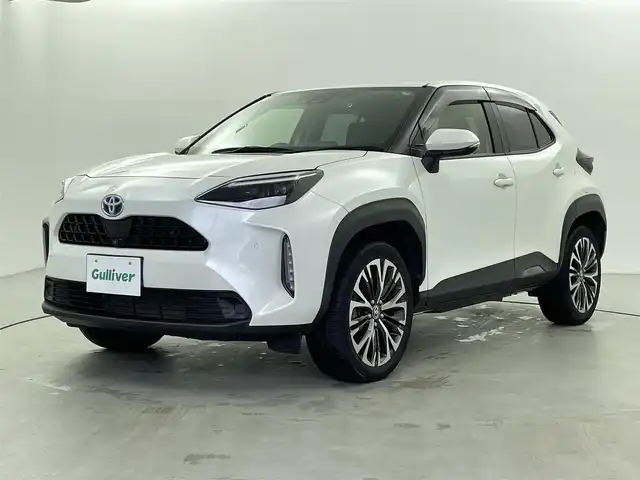 トヨタ ヤリスクロス ハイブリッド Z 福井県 2020(令2)年 2.1万km ホワイトパールクリスタルシャイン 純正ディスプレイオーディオ/（USB接続/Bluetooth/フルセグTV）/全方位カメラ/クルーズコントロール/衝突軽減ブレーキ/ビルトインETC2.0/パワーシート/シートヒーター/LEDオートライト/コーナーセンサー/パワーステアリング/エアバック（W＋サイド）/スペアキー/純正フロアマット/純正アルミホイール/プッシュスタート/スマートキー