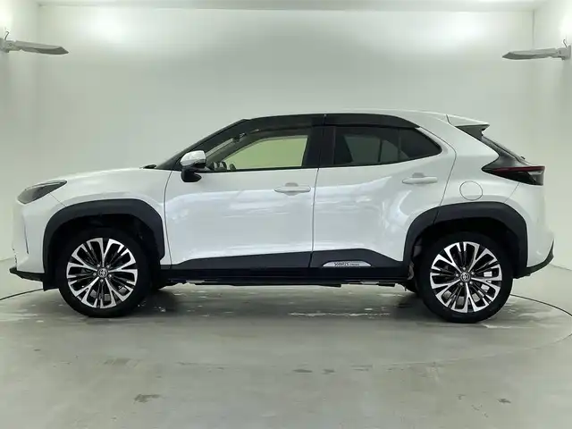 トヨタ ヤリスクロス ハイブリッド Z 福井県 2020(令2)年 2.1万km ホワイトパールクリスタルシャイン 純正ディスプレイオーディオ/（USB接続/Bluetooth/フルセグTV）/全方位カメラ/クルーズコントロール/衝突軽減ブレーキ/ビルトインETC2.0/パワーシート/シートヒーター/LEDオートライト/コーナーセンサー/パワーステアリング/エアバック（W＋サイド）/スペアキー/純正フロアマット/純正アルミホイール/プッシュスタート/スマートキー