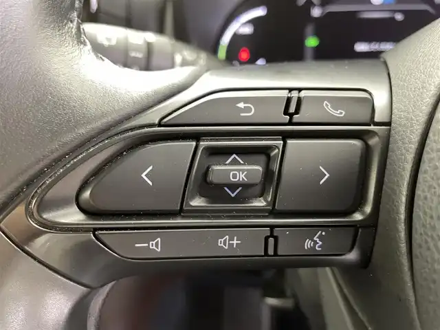 トヨタ ヤリスクロス ハイブリッド Z 福井県 2020(令2)年 2.1万km ホワイトパールクリスタルシャイン 純正ディスプレイオーディオ/（USB接続/Bluetooth/フルセグTV）/全方位カメラ/クルーズコントロール/衝突軽減ブレーキ/ビルトインETC2.0/パワーシート/シートヒーター/LEDオートライト/コーナーセンサー/パワーステアリング/エアバック（W＋サイド）/スペアキー/純正フロアマット/純正アルミホイール/プッシュスタート/スマートキー