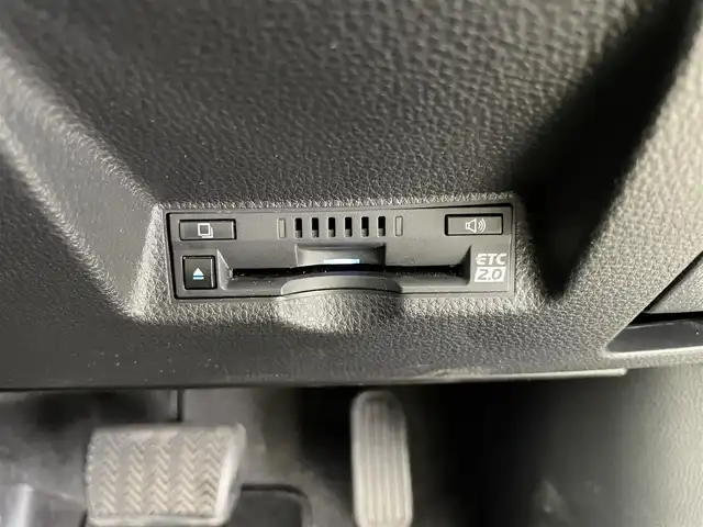 トヨタ ヤリスクロス ハイブリッド Z 福井県 2020(令2)年 2.1万km ホワイトパールクリスタルシャイン 純正ディスプレイオーディオ/（USB接続/Bluetooth/フルセグTV）/全方位カメラ/クルーズコントロール/衝突軽減ブレーキ/ビルトインETC2.0/パワーシート/シートヒーター/LEDオートライト/コーナーセンサー/パワーステアリング/エアバック（W＋サイド）/スペアキー/純正フロアマット/純正アルミホイール/プッシュスタート/スマートキー