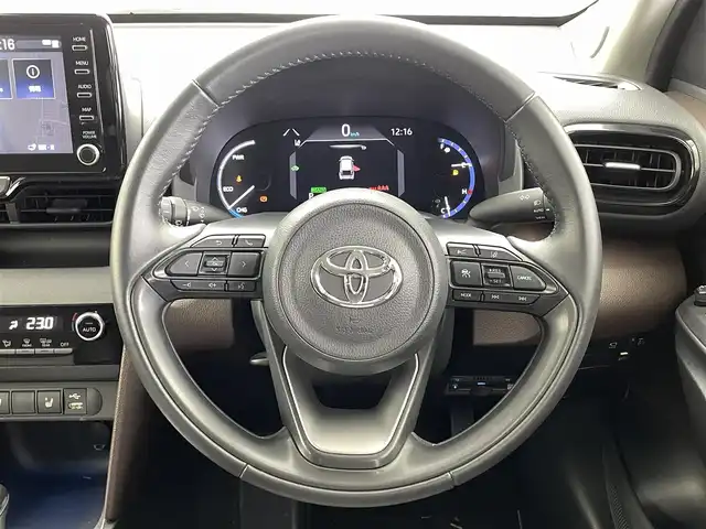 トヨタ ヤリスクロス ハイブリッド Z 福井県 2020(令2)年 2.1万km ホワイトパールクリスタルシャイン 純正ディスプレイオーディオ/（USB接続/Bluetooth/フルセグTV）/全方位カメラ/クルーズコントロール/衝突軽減ブレーキ/ビルトインETC2.0/パワーシート/シートヒーター/LEDオートライト/コーナーセンサー/パワーステアリング/エアバック（W＋サイド）/スペアキー/純正フロアマット/純正アルミホイール/プッシュスタート/スマートキー