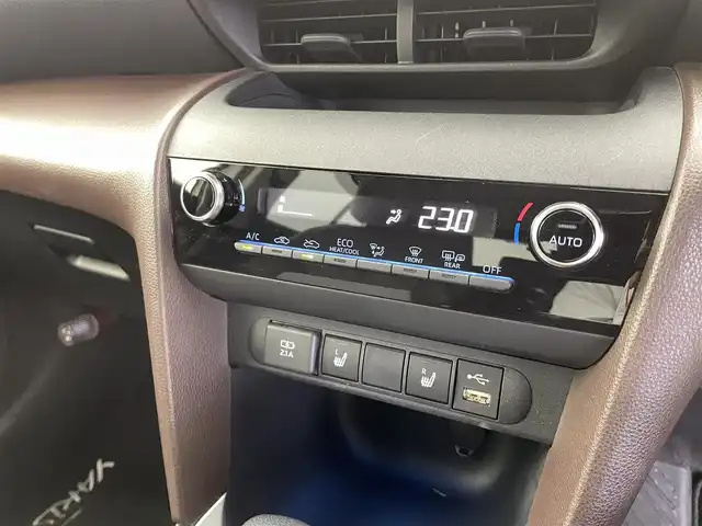 トヨタ ヤリスクロス ハイブリッド Z 福井県 2020(令2)年 2.1万km ホワイトパールクリスタルシャイン 純正ディスプレイオーディオ/（USB接続/Bluetooth/フルセグTV）/全方位カメラ/クルーズコントロール/衝突軽減ブレーキ/ビルトインETC2.0/パワーシート/シートヒーター/LEDオートライト/コーナーセンサー/パワーステアリング/エアバック（W＋サイド）/スペアキー/純正フロアマット/純正アルミホイール/プッシュスタート/スマートキー