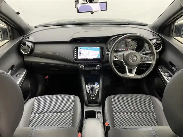 日産 キックス X 岡山県 2021(令3)年 4.6万km ピュアブラック インテリジェントアラウンドビューモニター/インテリジェントルームミラー/純正9インチナビ(MM370D-L)/(Bluetooth/CD/DVD/USB/フルセグTV)/ハーフレザー/インテリジェントモビリティ/エマージェンシーブレーキ/プロパイロット/純正ドアバイザー/オートブレーキホールド/オートハイビーム/カーテンエアバック/レーンアシスト/コーナーセンサー(前後)/純正LEDヘッドライト/純正ドライブレコーダー(前)/純正フロアマット/純正17インチアルミ/ビルトインETC