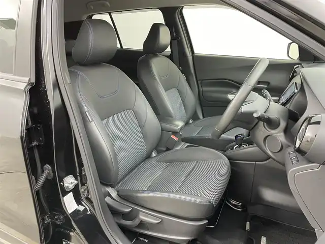 日産 キックス X 岡山県 2021(令3)年 4.6万km ピュアブラック インテリジェントアラウンドビューモニター/インテリジェントルームミラー/純正9インチナビ(MM370D-L)/(Bluetooth/CD/DVD/USB/フルセグTV)/ハーフレザー/インテリジェントモビリティ/エマージェンシーブレーキ/プロパイロット/純正ドアバイザー/オートブレーキホールド/オートハイビーム/カーテンエアバック/レーンアシスト/コーナーセンサー(前後)/純正LEDヘッドライト/純正ドライブレコーダー(前)/純正フロアマット/純正17インチアルミ/ビルトインETC