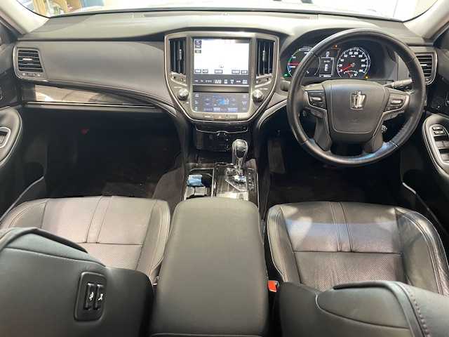 トヨタ クラウン ハイブリッド アスリートS Four 宮城県 2015(平27)年 8.1万km プレシャスシルバー 4WD/ワンオーナー/トヨタセーフティーセンス/・プリクラッシュセーフティシステム/・レーダークルーズコントロール/・レーンディパーチャーアラート/・オートマチックハイビーム/・レーンキープアシスト/純正SDナビ/・Bluetooth/CD/DVD/フルセグ/USB/純正ビルドインETC2.0/車外バックカメラ・全方位/純正ドライブレコーダー前方/パーキングアシスト/アイドリングストップ/コーナーセンサー前後/サンルーフ/革巻きステアリング/・ステアリングスイッチ/レザーシート/・シートヒーター（運転席＋助手席）/・シートメモリー（運転席＋助手席）/・パワーシート（運転席＋助手席）/純正フロアマット/純正LEDヘッドライト/オートライト/純正17インチアルミホイール